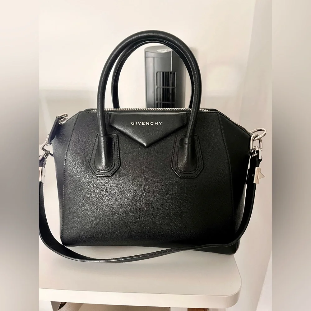 GIVENCHY Sugar Goatskin Small Antigona Black - Picture 1 of 6